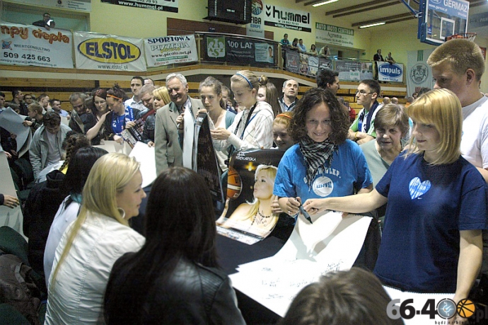 18/39 Spotkanie kibiców z koszykarkami KSSSE AZS PWSZ Gorzów