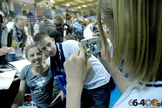 21/39 Spotkanie kibiców z koszykarkami KSSSE AZS PWSZ Gorzów