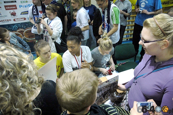 23/39 Spotkanie kibiców z koszykarkami KSSSE AZS PWSZ Gorzów