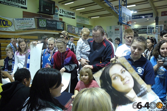 26/39 Spotkanie kibiców z koszykarkami KSSSE AZS PWSZ Gorzów