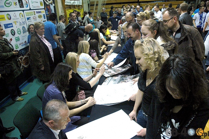 29/39 Spotkanie kibiców z koszykarkami KSSSE AZS PWSZ Gorzów