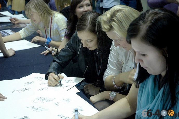 32/39 Spotkanie kibiców z koszykarkami KSSSE AZS PWSZ Gorzów