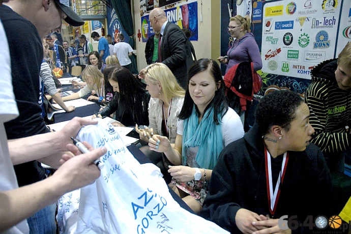 33/39 Spotkanie kibiców z koszykarkami KSSSE AZS PWSZ Gorzów