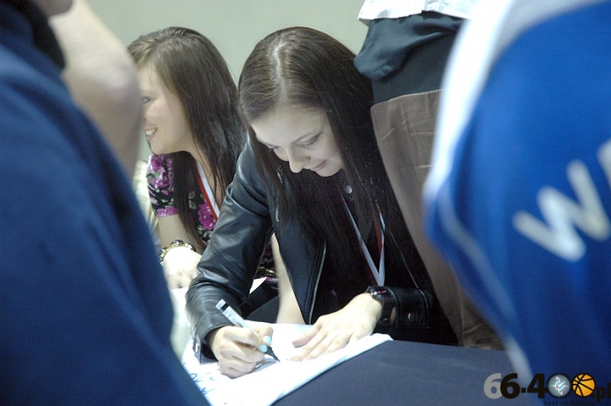 34/39 Spotkanie kibiców z koszykarkami KSSSE AZS PWSZ Gorzów