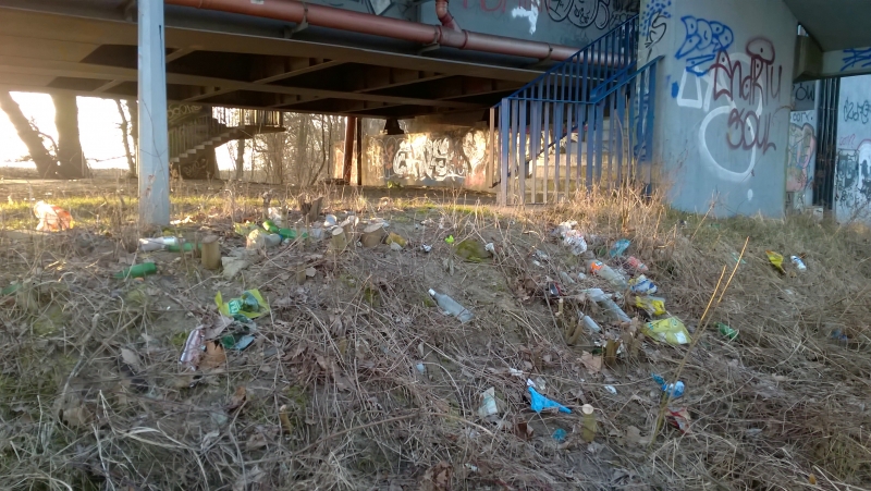 4/5 Zaśmiecony Wał Okrężny