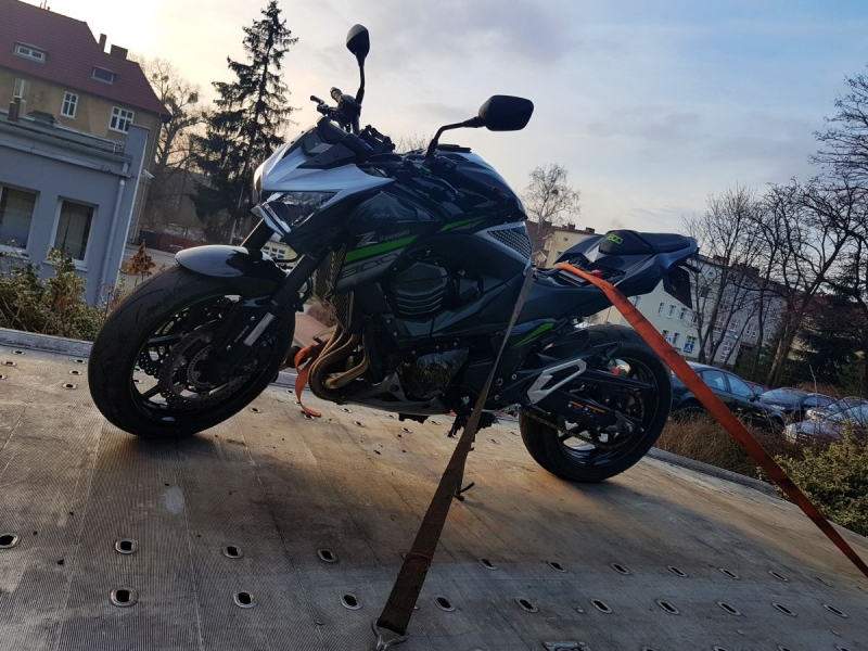 3/5 Pościg policyjnym BMW za motocyklistą