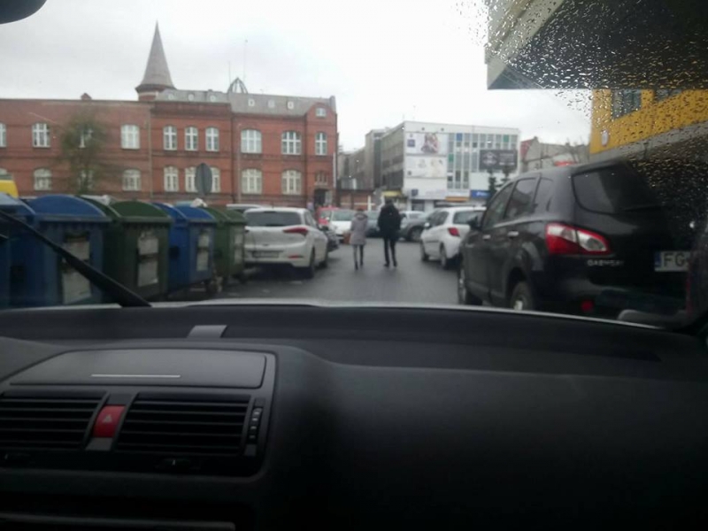 4/6 Problemy z przejazdem na Sikorskiego