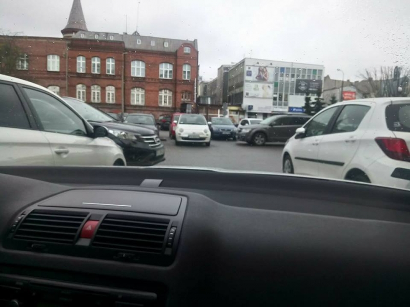 6/6 Problemy z przejazdem na Sikorskiego