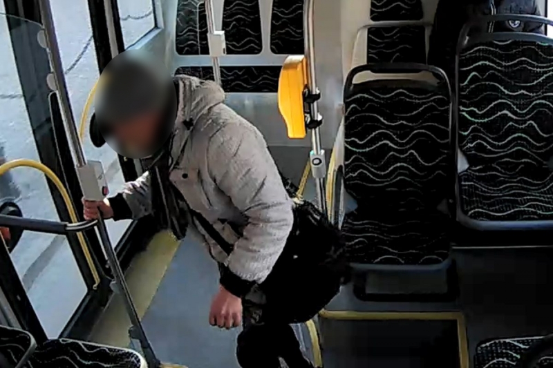 5/6 79-latka zostawia pieniądze w autobusie