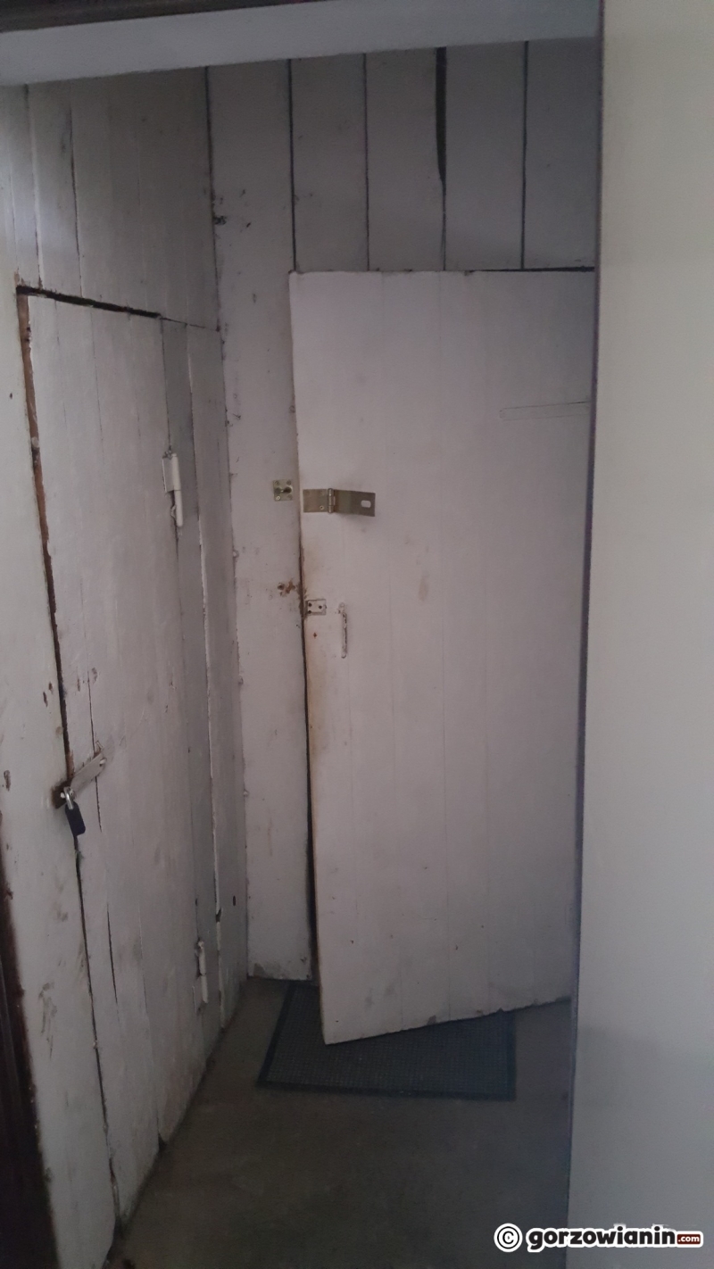 6/8 Skandaliczne warunki w mieszkaniu staruszków