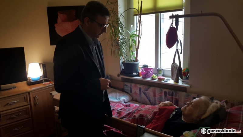 7/8 Skandaliczne warunki w mieszkaniu staruszków