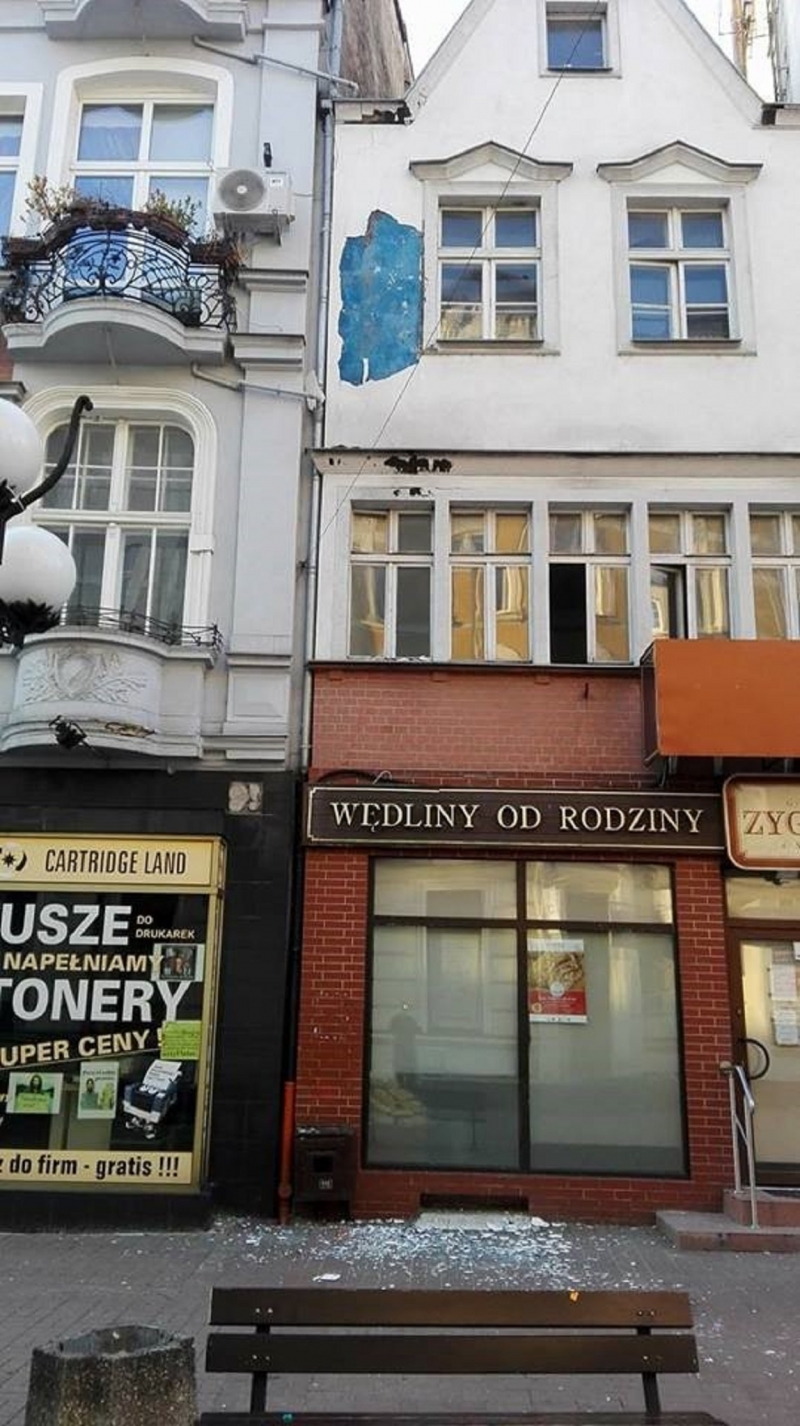 4/4 Sypiąca się elewacja na Wełnianym Rynku