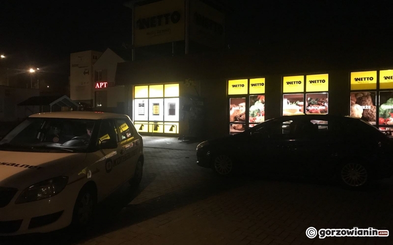 4/6 Rozwalony bankomat na Piaskach