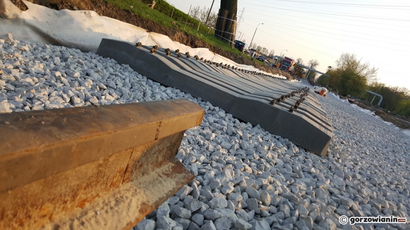 4/14 Nowy chodnik i torowisko przy Walczaka