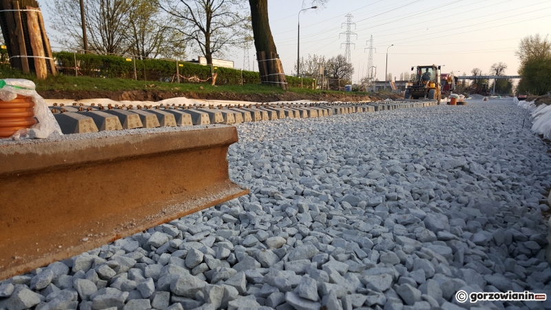 6/14 Nowy chodnik i torowisko przy Walczaka