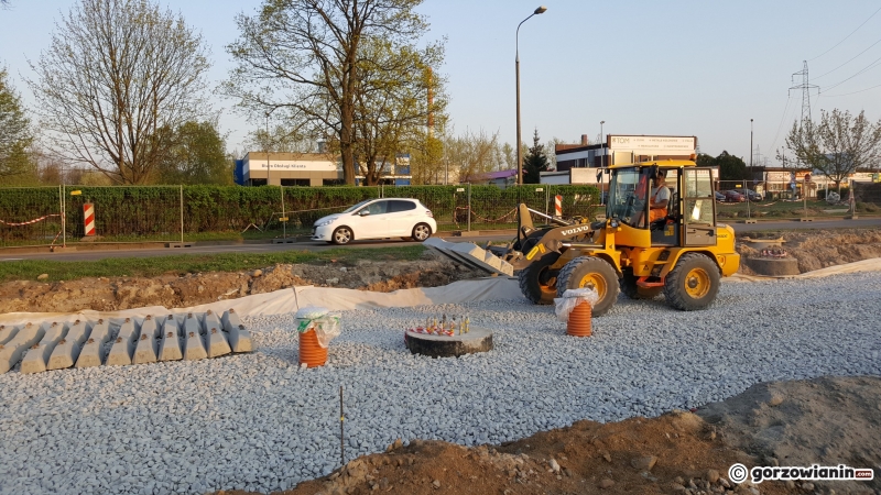 7/14 Nowy chodnik i torowisko przy Walczaka