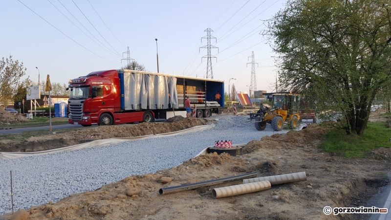 8/14 Nowy chodnik i torowisko przy Walczaka