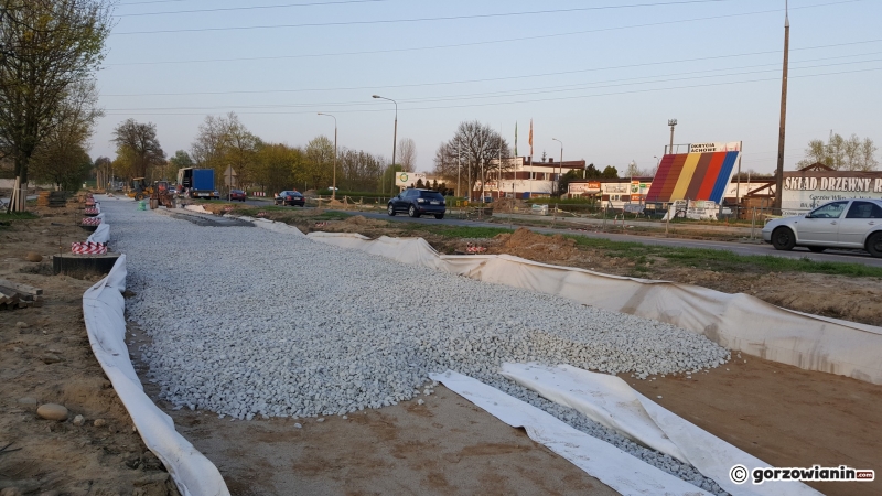 13/14 Nowy chodnik i torowisko przy Walczaka