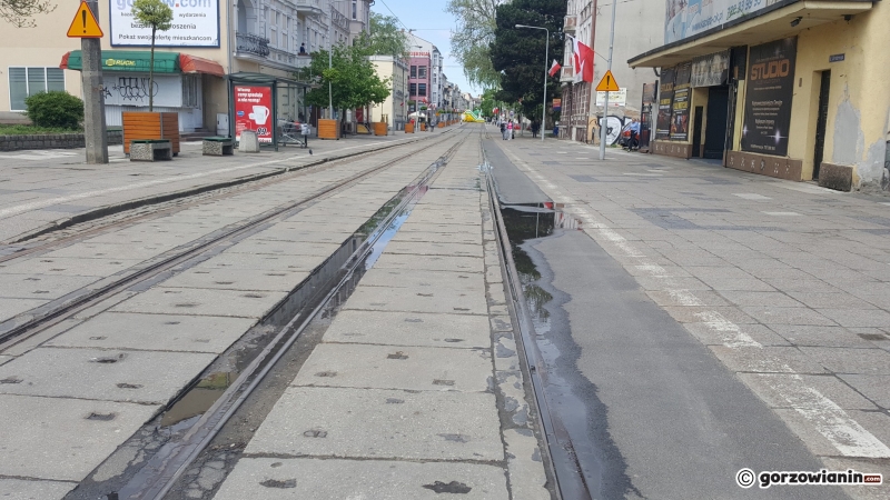 4/6 Pękł rurociąg przy Chrobrego