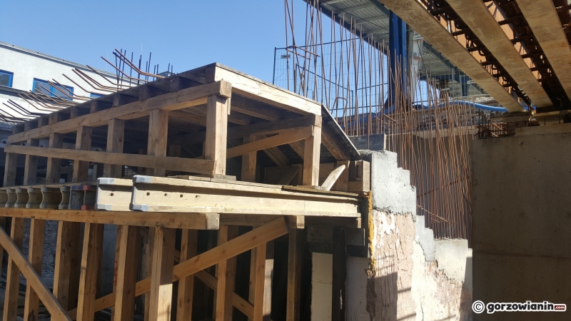 19/22 Praca wre na estakadzie