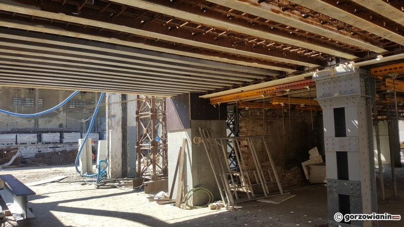 22/22 Praca wre na estakadzie