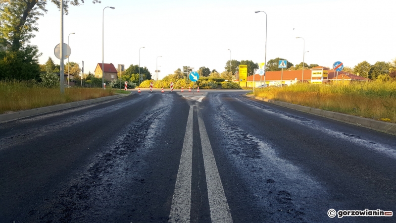 5/10 Stopiony asfalt na obwodnicy Witnicy