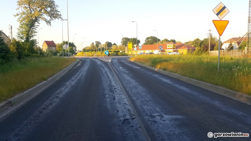 7/10 Stopiony asfalt na obwodnicy Witnicy