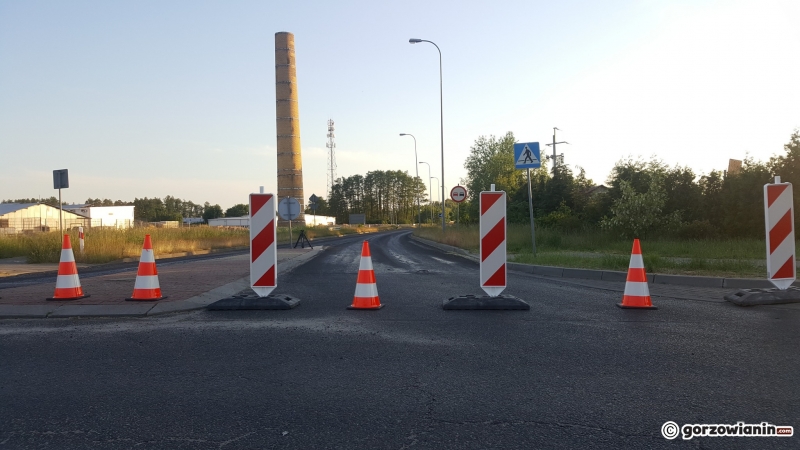 8/10 Stopiony asfalt na obwodnicy Witnicy