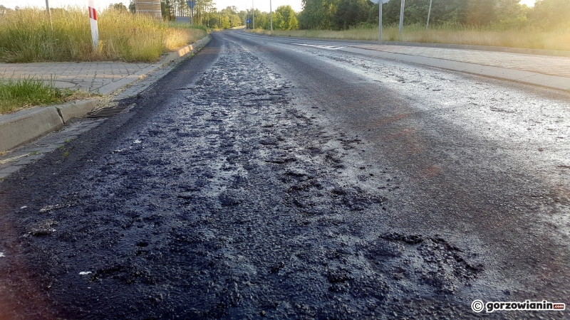 9/10 Stopiony asfalt na obwodnicy Witnicy