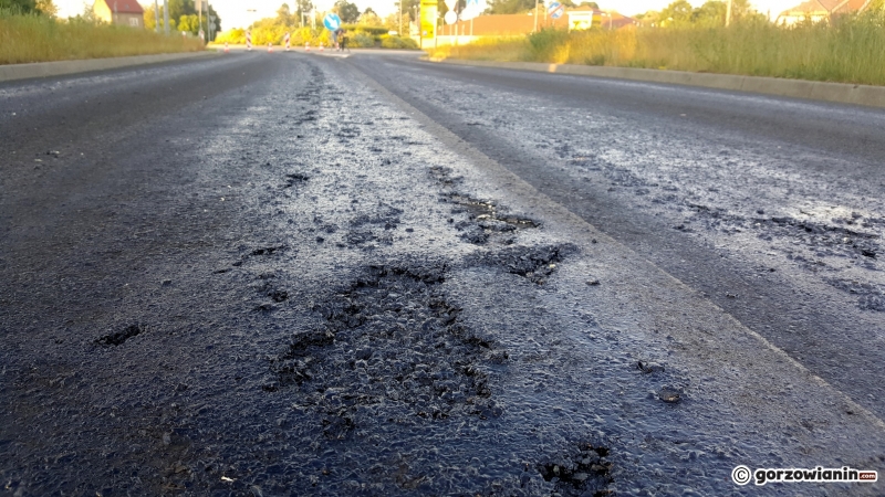 10/10 Stopiony asfalt na obwodnicy Witnicy