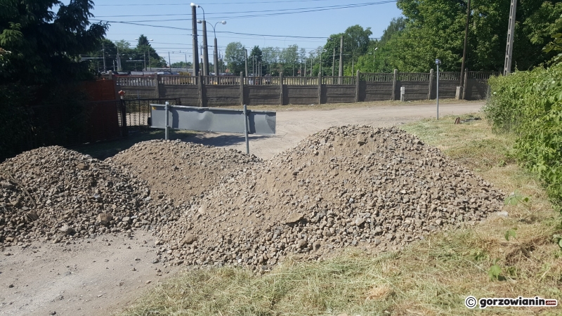 3/5 Hałda żwiru na Zwiadowców