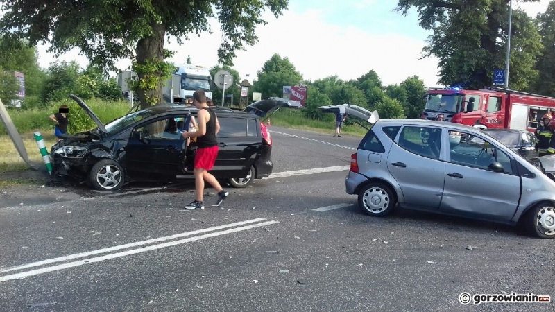 3/3 Czołówka mazdy i mercedesa