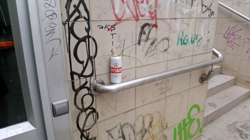 3/8 Zdewastowane przejście podziemne