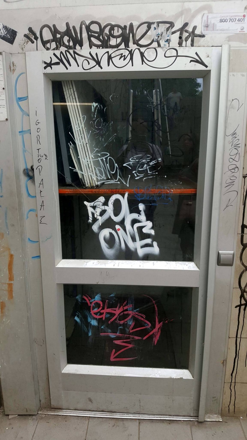 4/8 Zdewastowane przejście podziemne