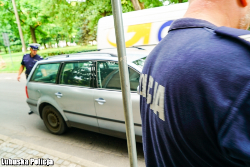 8/9 Spowodował kolizję, uciekał kradzionym samochodem