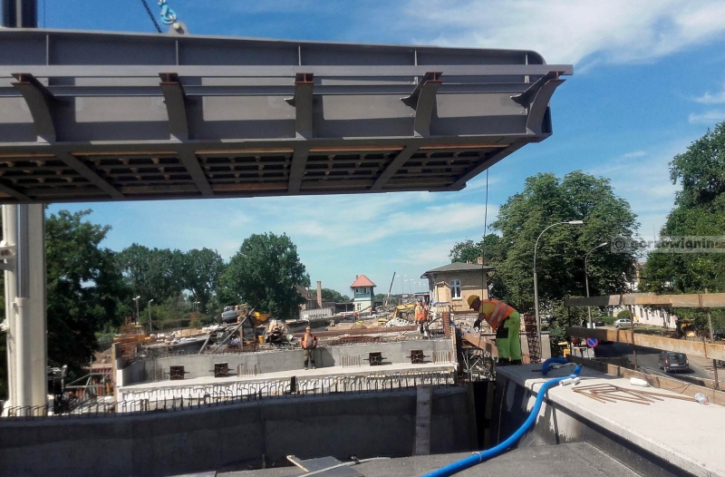 7/21 Montaż wiaduktu nad ulicą Garbary