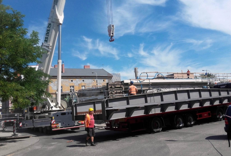 11/21 Montaż wiaduktu nad ulicą Garbary