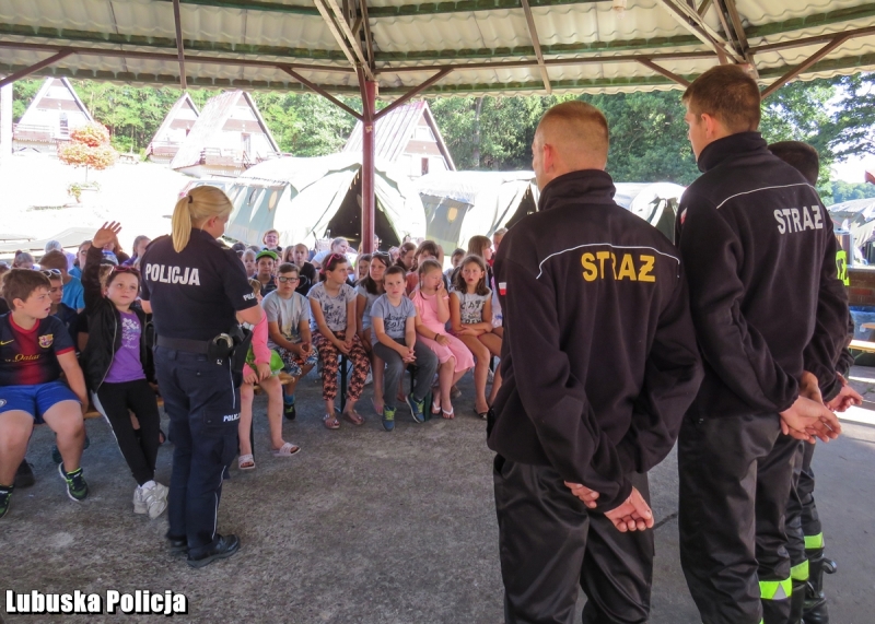 4/8 Obozy pod kontrolą policji