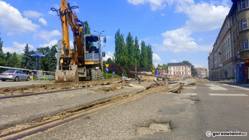 2/16 Rozkopane skrzyżowanie Dworcowa-Sikorskiego