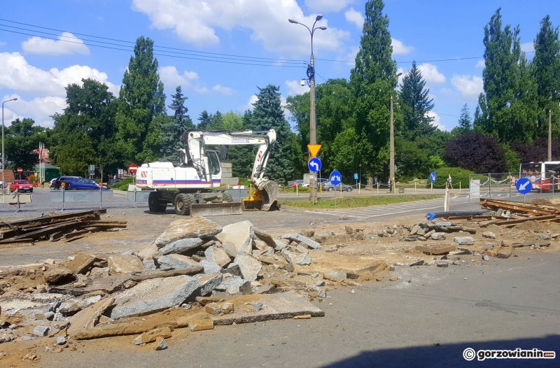 8/16 Rozkopane skrzyżowanie Dworcowa-Sikorskiego