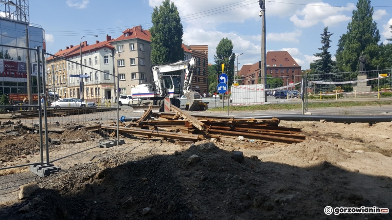 16/16 Rozkopane skrzyżowanie Dworcowa-Sikorskiego