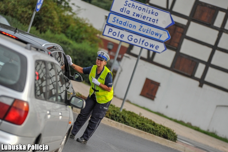 1/6 Policjanci zabezpieczali żużlową imprezę