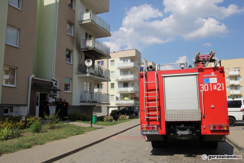 2/8 Pożar w bloku przy Obrońców Pokoju