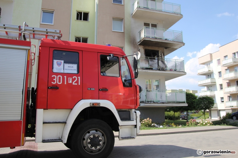 4/8 Pożar w bloku przy Obrońców Pokoju
