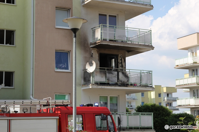 7/8 Pożar w bloku przy Obrońców Pokoju