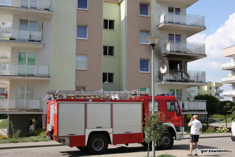 8/8 Pożar w bloku przy Obrońców Pokoju