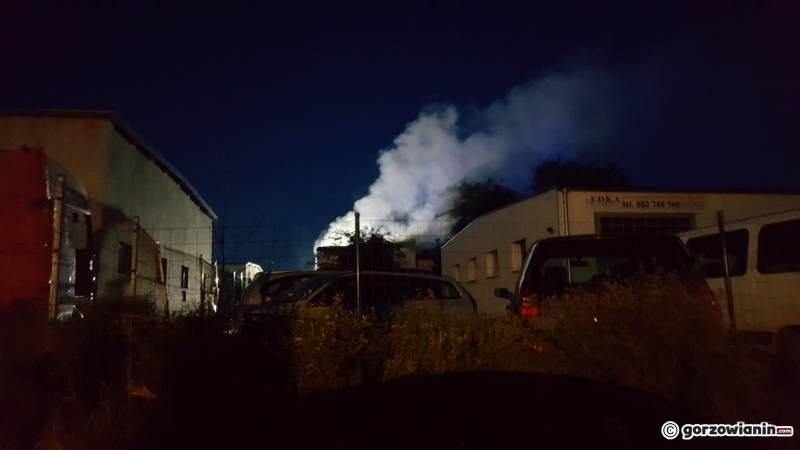 4/6 Płonie hala magazynowa