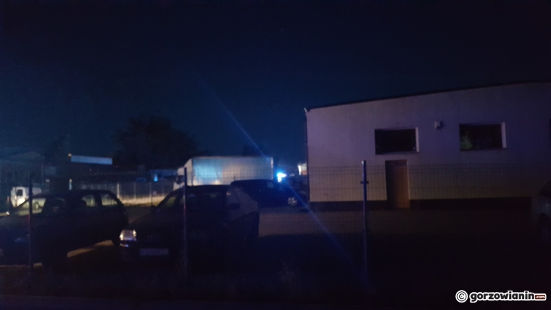 6/6 Płonie hala magazynowa