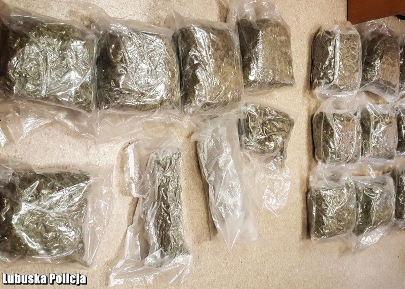 4/8 Narkotyki nie trafią na rynek