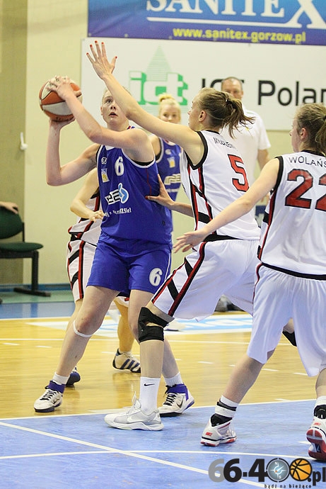 36/60 Drugi dzień rozgrywek Mistrzostw Polski U18 w koszykówce kobiet